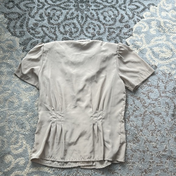 Vintage Susan Hutton Pleated Button Down Blouse Beige 12 - Picture 6 of 6